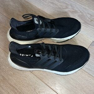 Adidas women’s ultraboost 21 core black